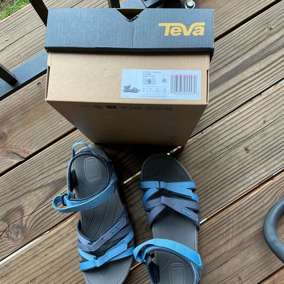 Teva - Picture 3 of 4